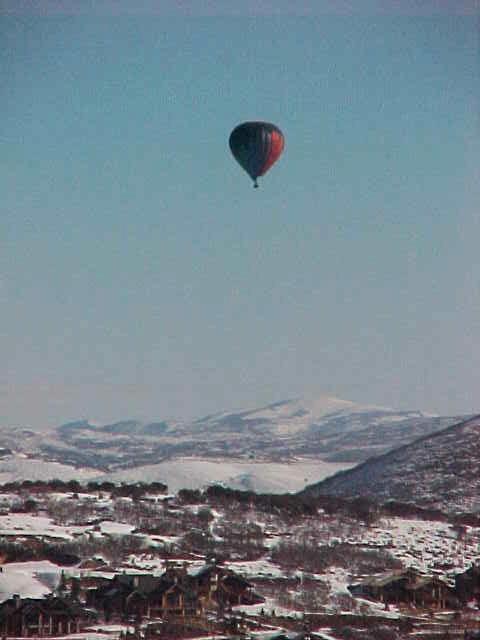 Ballon over ski slope