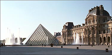 LouvrePyramideSmall.jpg (20710 bytes)